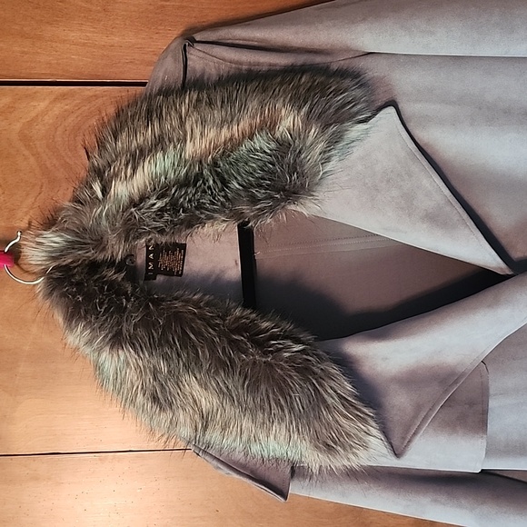 Iman grey dress coat with Faux fur collar, size L. - Picture 2 of 6